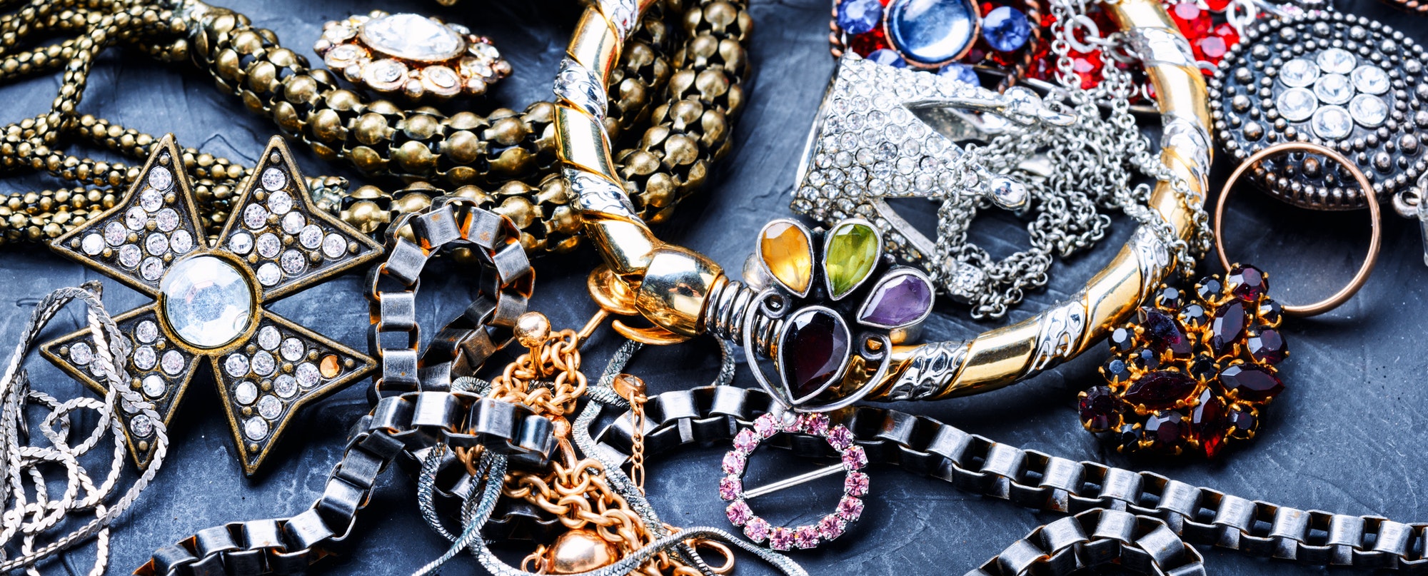 Jewelry and bijouterie